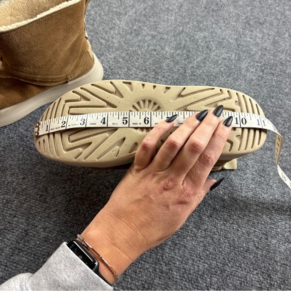 UGG Women’s Classic Boom Bootie Slip On Camel/Cream Winter Boots size: 9 - Picture 11 of 14